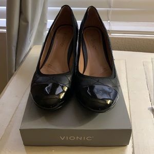 New- Vionic BLACK Pump Heel